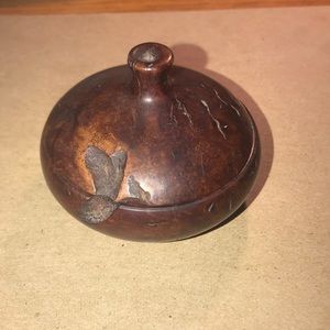 ROUND NATURAL WOOD COLLECTABLE